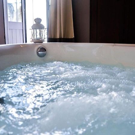 Wineexperience- Wine&Jacuzzi Suite Lecce Bagian luar foto