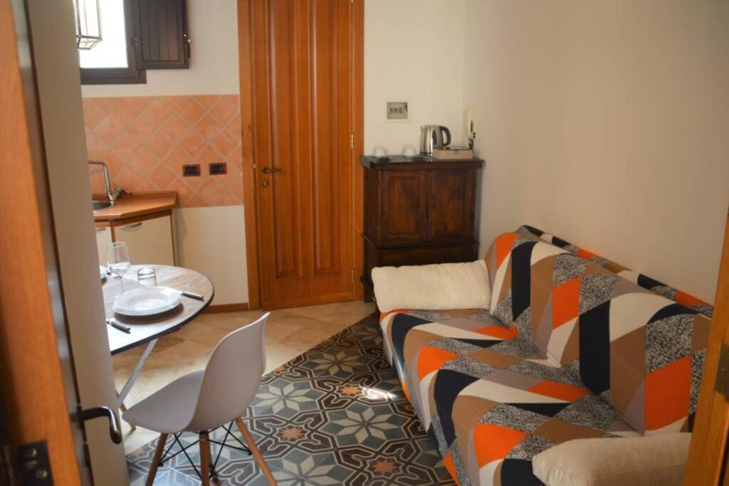 Wineexperience- Wine&Jacuzzi Suite Lecce Bagian luar foto