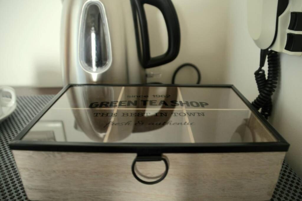 Wineexperience- Wine&Jacuzzi Suite Lecce Bagian luar foto