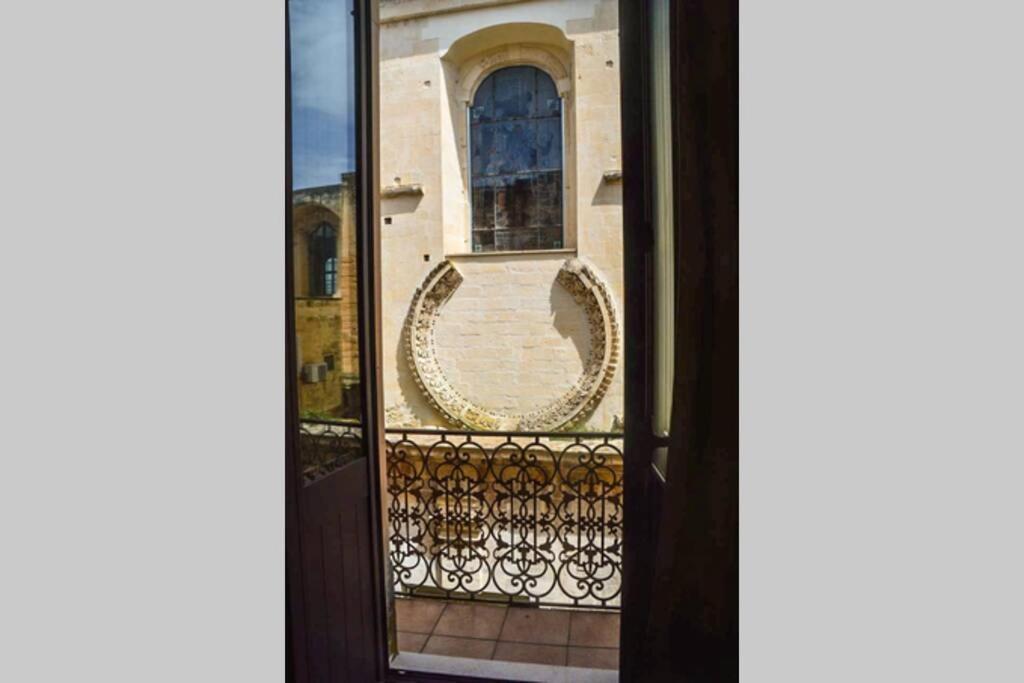 Wineexperience- Wine&Jacuzzi Suite Lecce Bagian luar foto