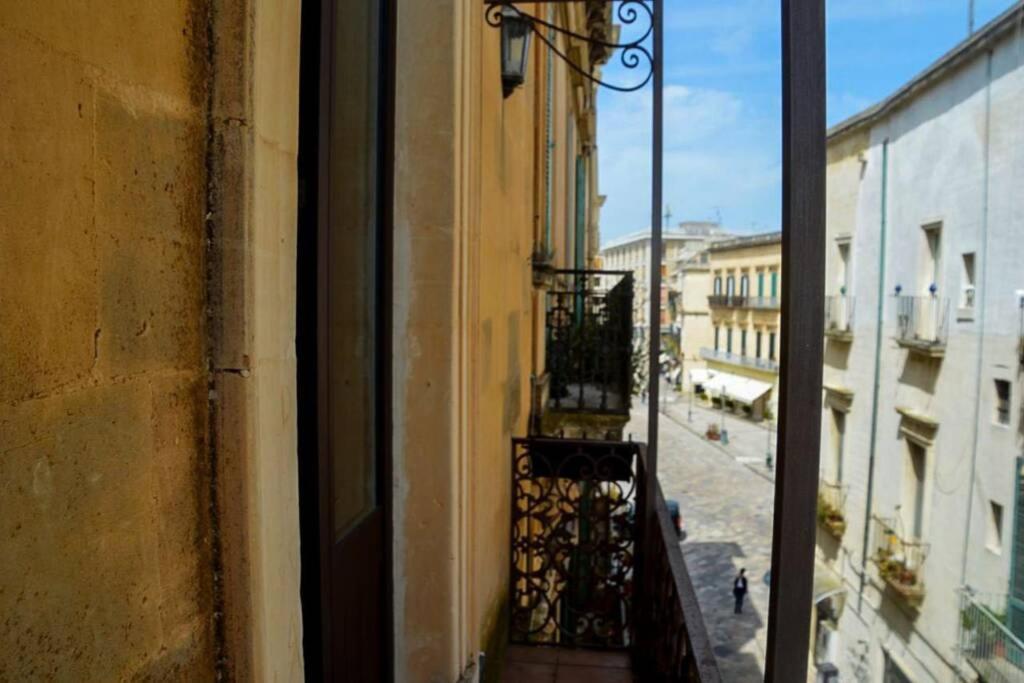 Wineexperience- Wine&Jacuzzi Suite Lecce Bagian luar foto