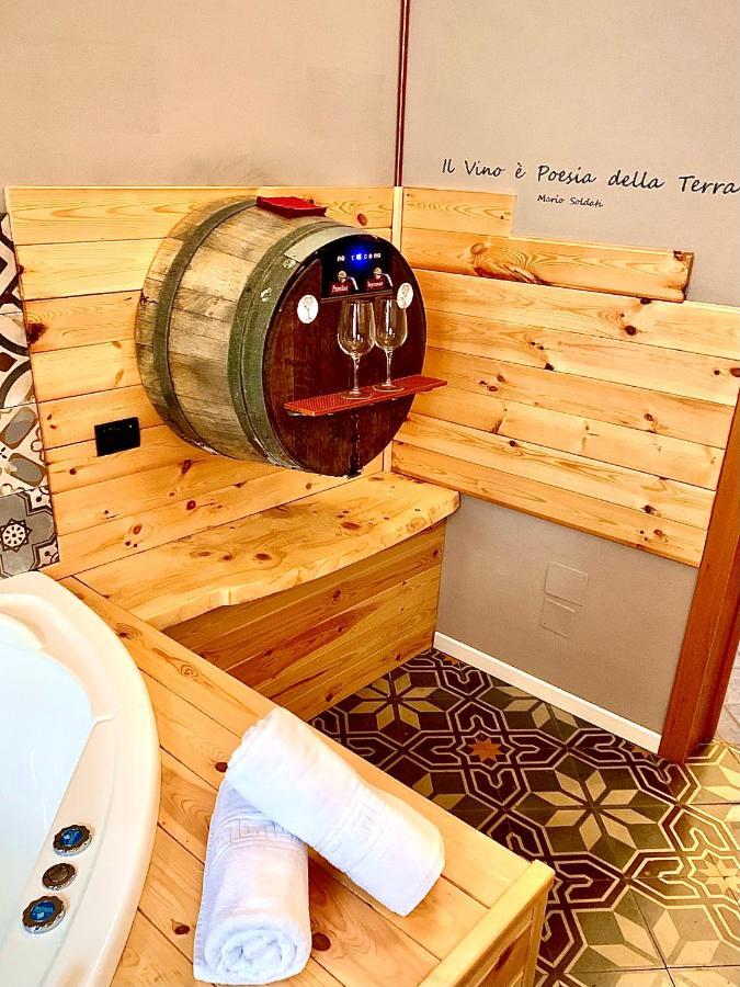 Wineexperience- Wine&Jacuzzi Suite Lecce Bagian luar foto