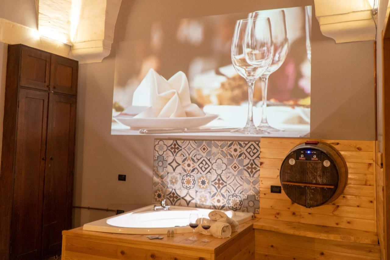Wineexperience- Wine&Jacuzzi Suite Lecce Bagian luar foto