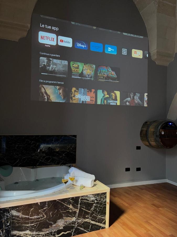 Wineexperience- Wine&Jacuzzi Suite Lecce Bagian luar foto