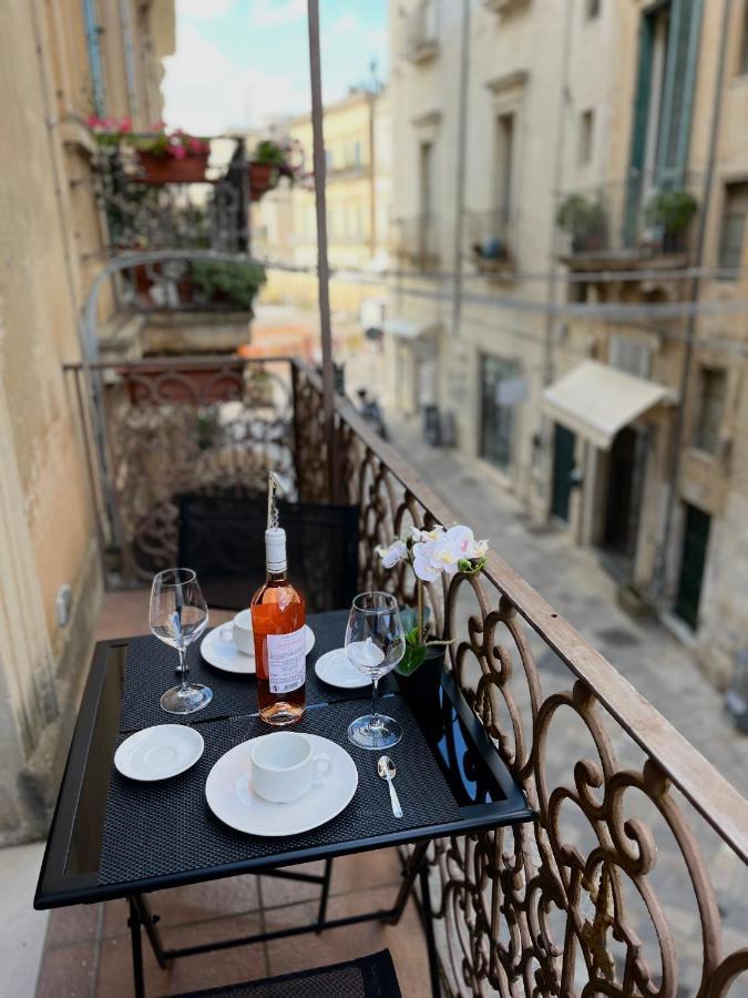 Wineexperience- Wine&Jacuzzi Suite Lecce Bagian luar foto