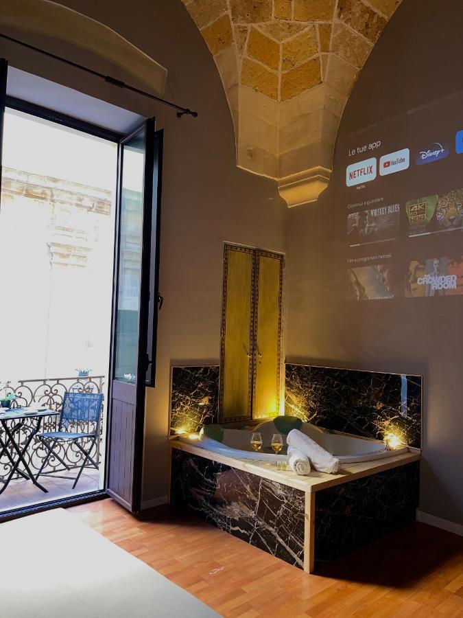 Wineexperience- Wine&Jacuzzi Suite Lecce Bagian luar foto