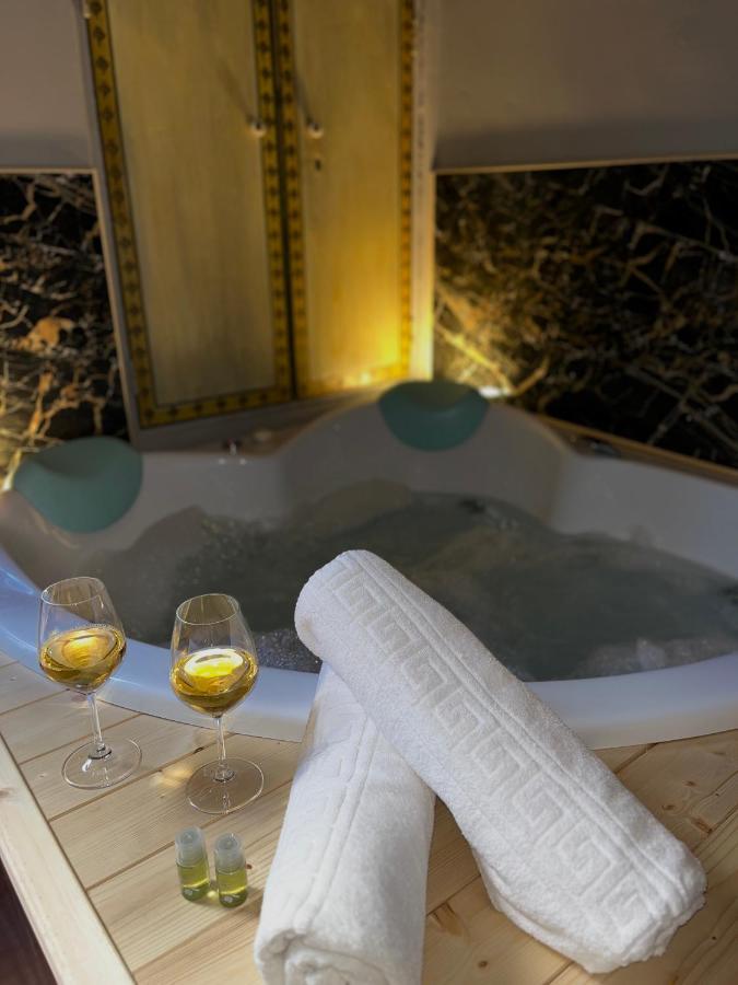 Wineexperience- Wine&Jacuzzi Suite Lecce Bagian luar foto