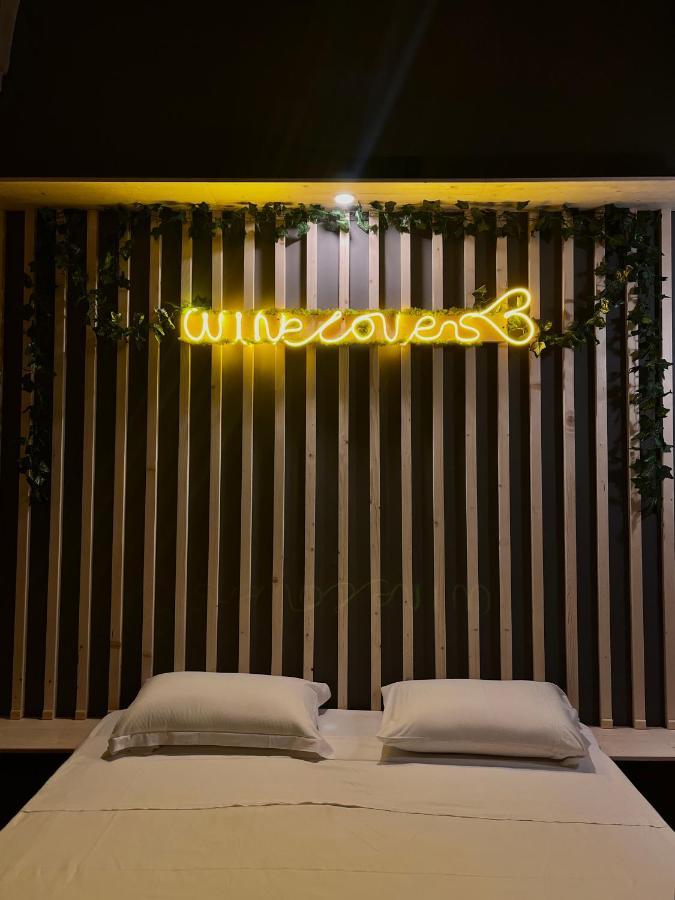 Wineexperience- Wine&Jacuzzi Suite Lecce Bagian luar foto