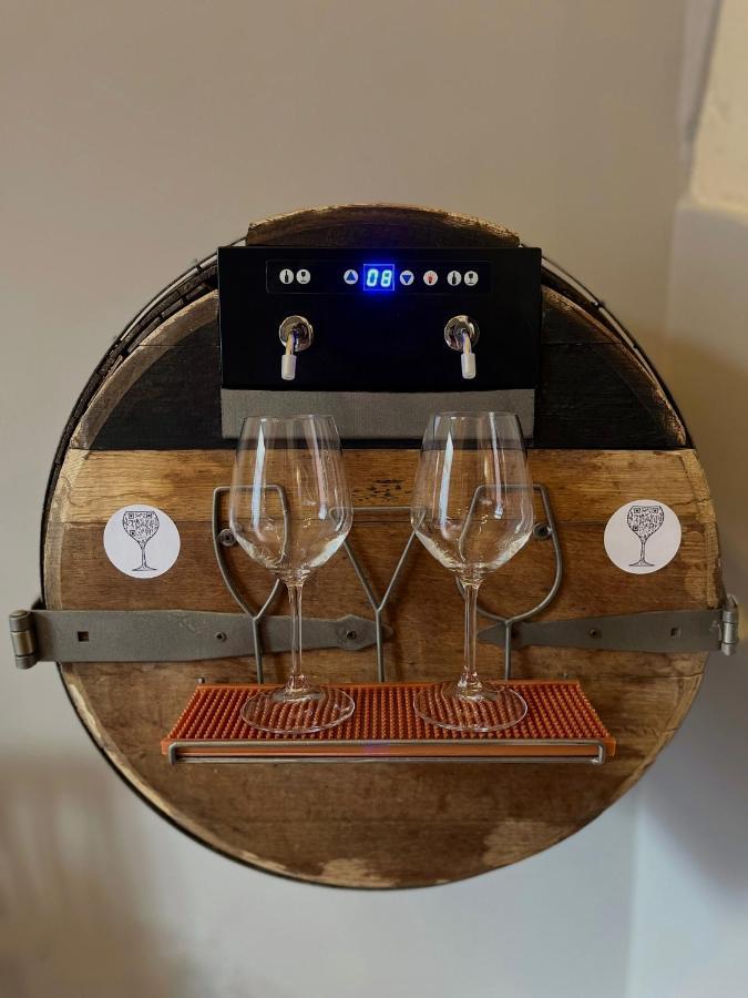 Wineexperience- Wine&Jacuzzi Suite Lecce Bagian luar foto