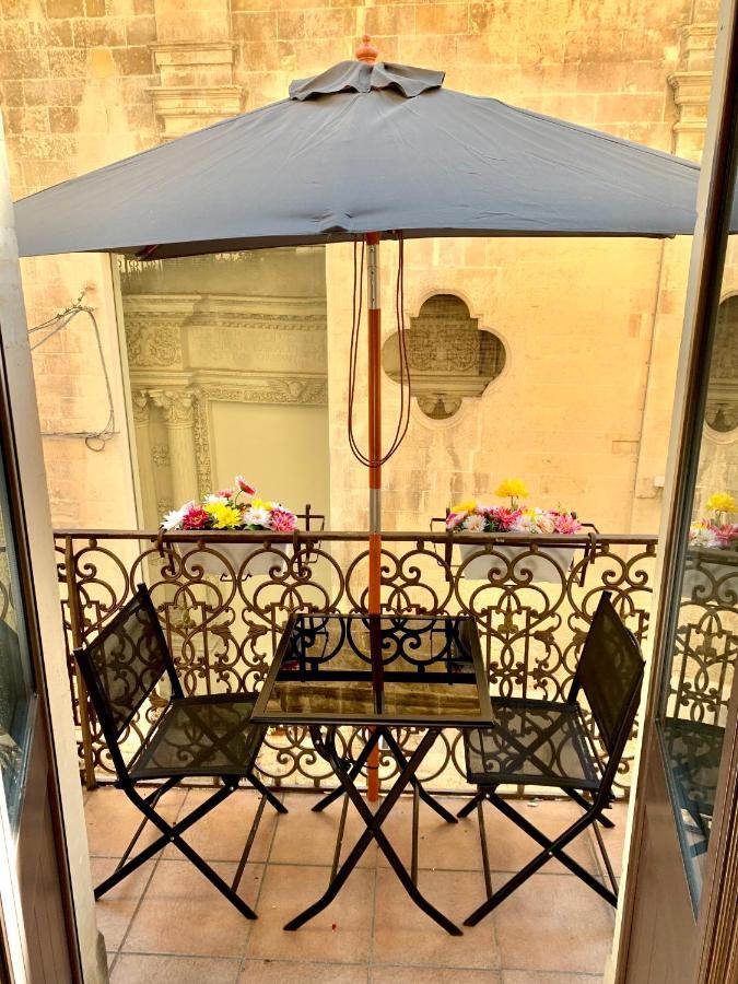 Wineexperience- Wine&Jacuzzi Suite Lecce Bagian luar foto