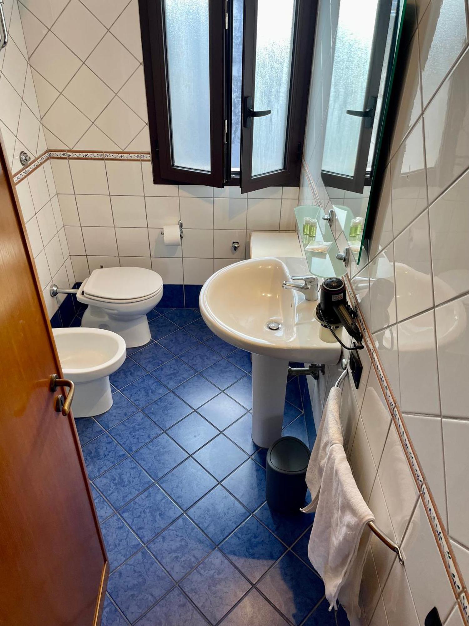 Wineexperience- Wine&Jacuzzi Suite Lecce Bagian luar foto