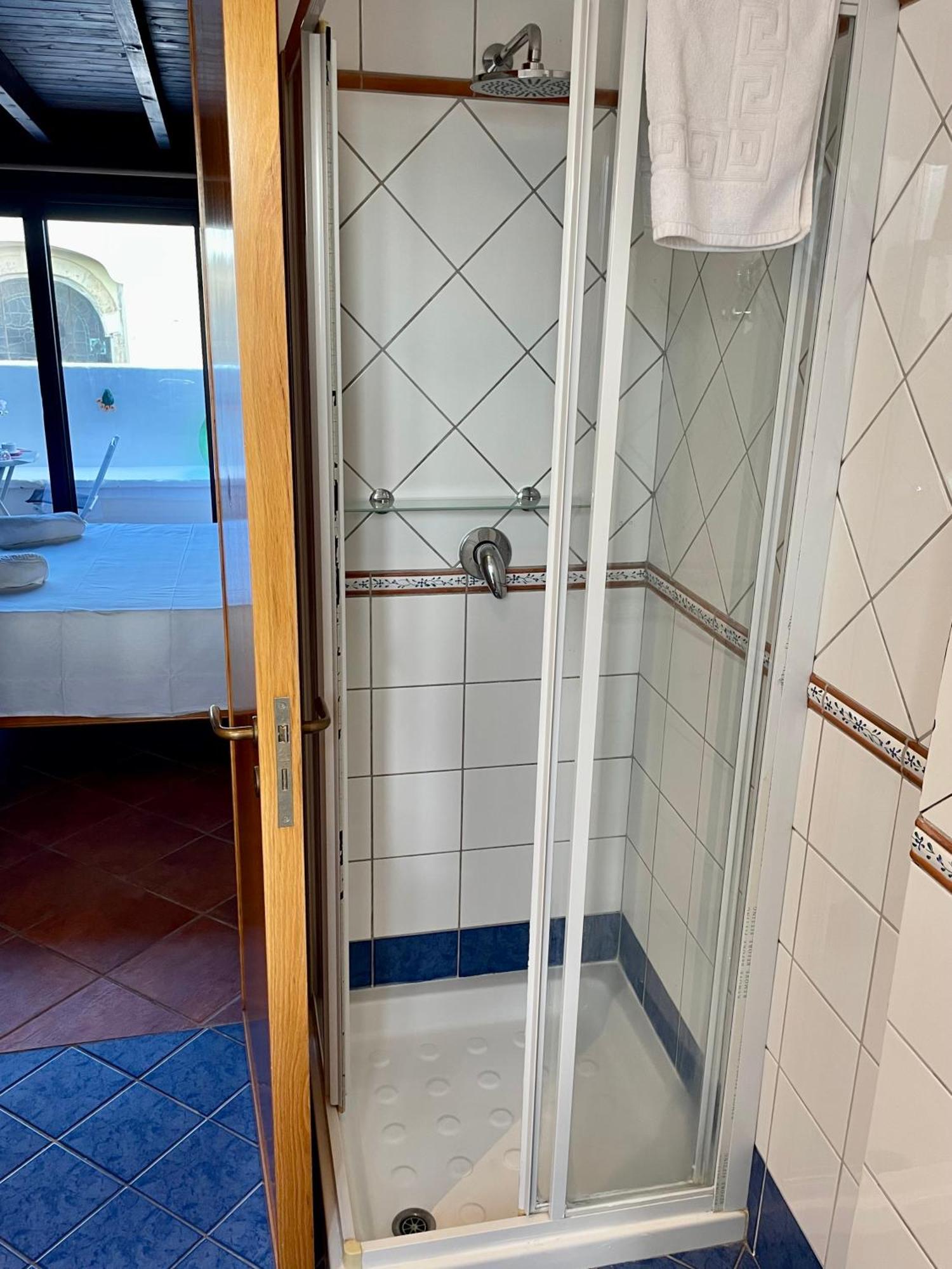 Wineexperience- Wine&Jacuzzi Suite Lecce Bagian luar foto