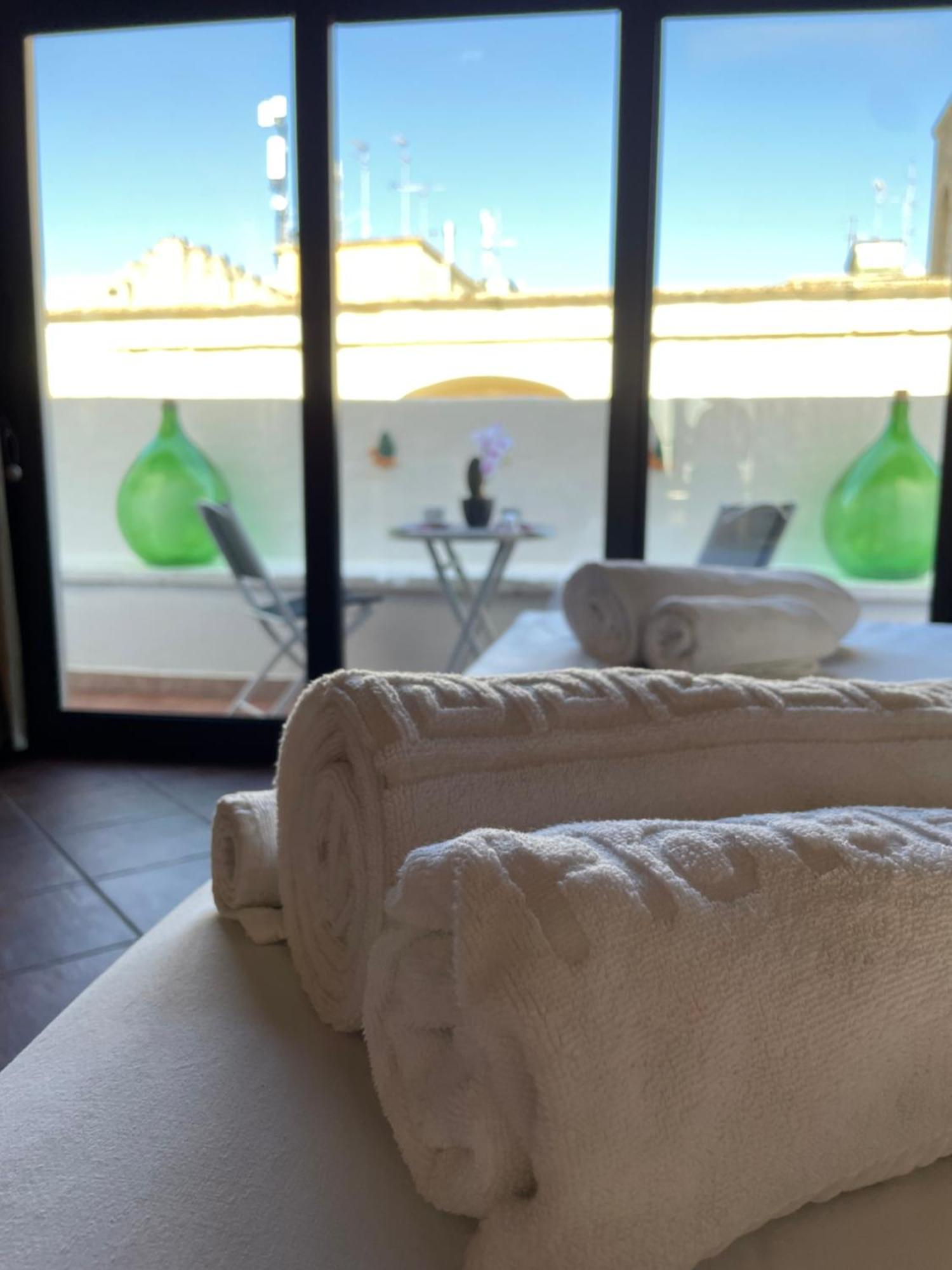 Wineexperience- Wine&Jacuzzi Suite Lecce Bagian luar foto