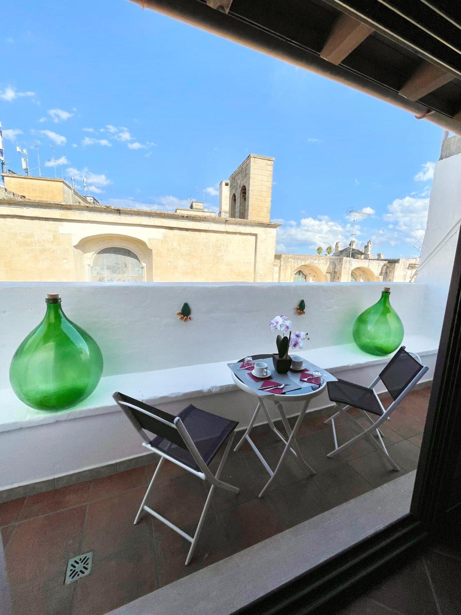 Wineexperience- Wine&Jacuzzi Suite Lecce Bagian luar foto