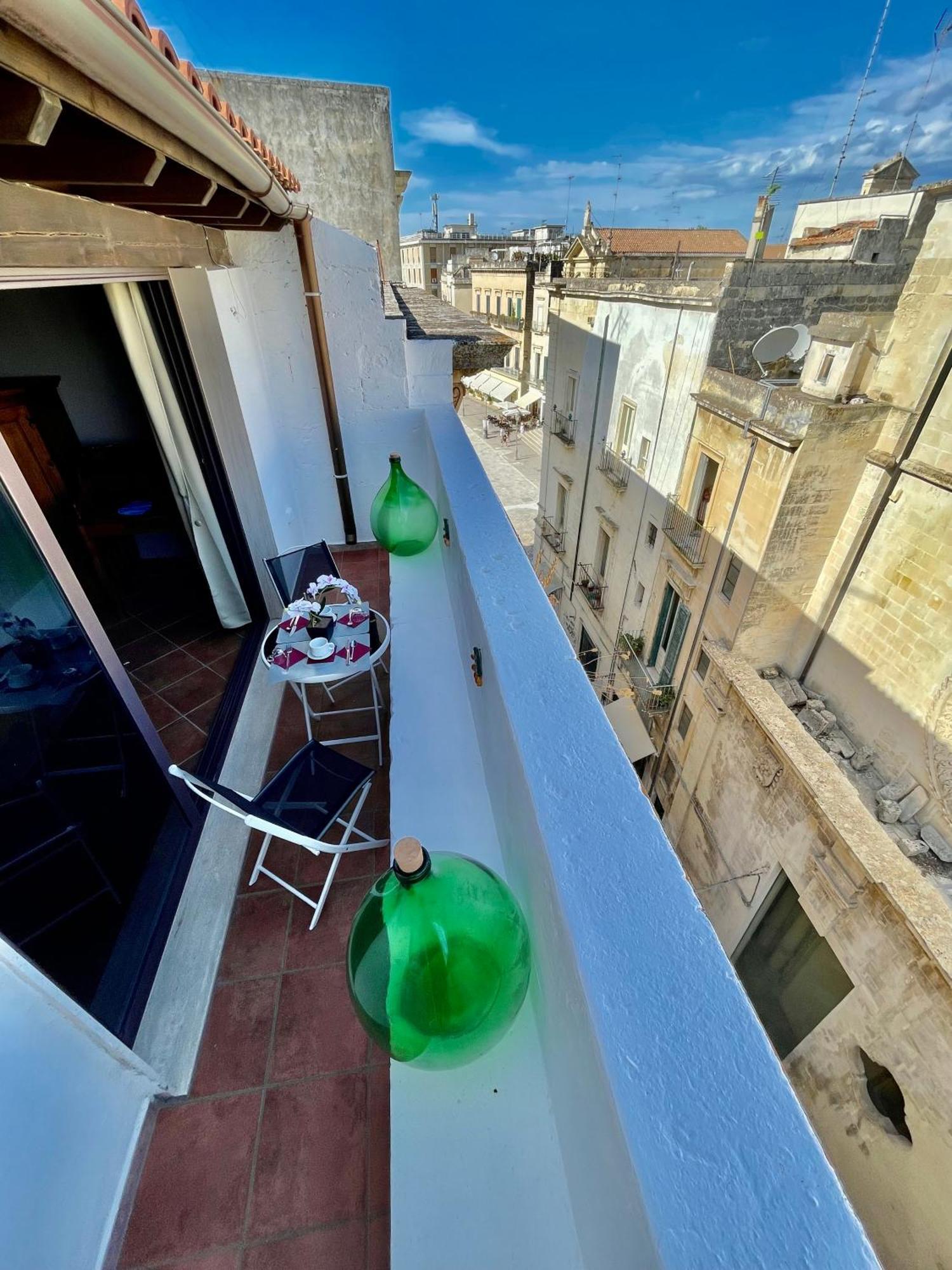 Wineexperience- Wine&Jacuzzi Suite Lecce Bagian luar foto